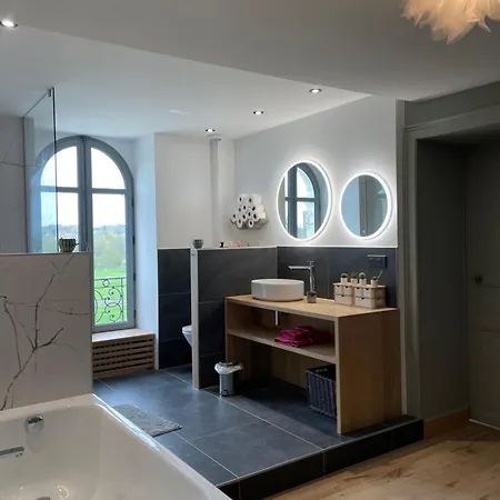 Chateau Aux Portes Du Circuit Des 24h Bed & Breakfast 3*