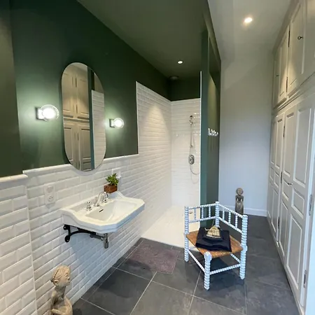 Chateau Aux Portes Du Circuit Des 24h Bed & Breakfast 3*