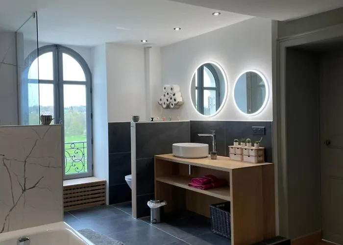 Chateau Aux Portes Du Circuit Des 24h Bed & Breakfast 3*