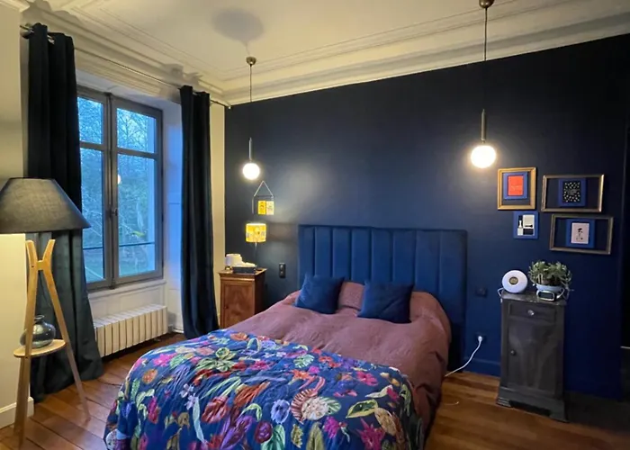 Chateau Aux Portes Du Circuit Des 24h Bed & Breakfast Yvré-lʼÉvêque