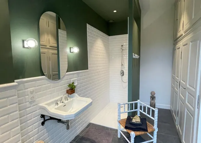 Chateau Aux Portes Du Circuit Des 24h Bed & Breakfast 3*