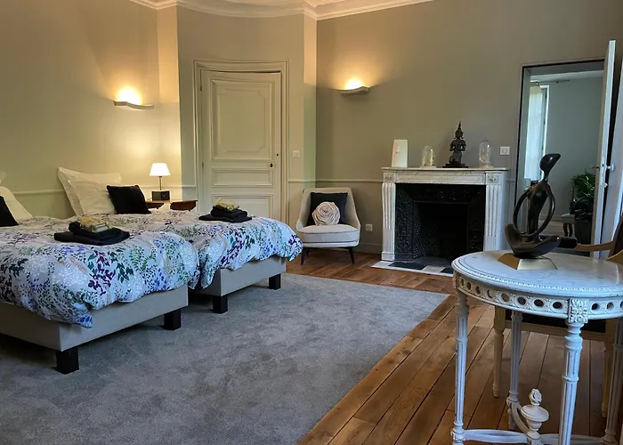 Chateau Aux Portes Du Circuit Des 24h 3* Yvré-lʼÉvêque