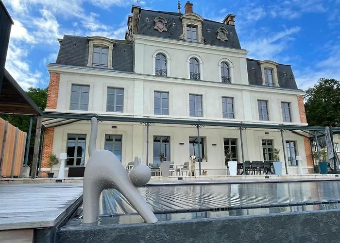 Chateau Aux Portes Du Circuit Des 24h Bed & Breakfast